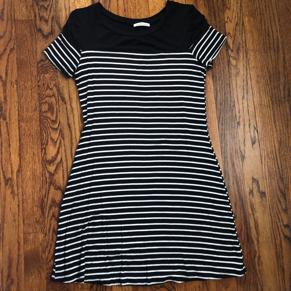 Black and white T-shirt dress - size small